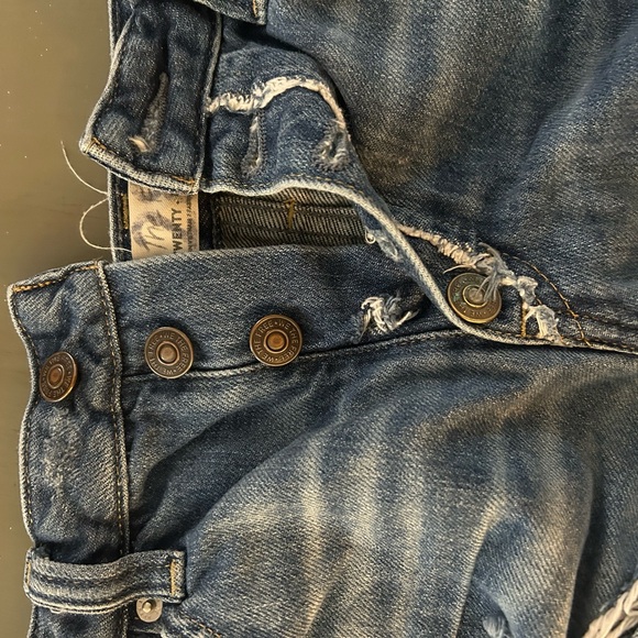 We Are The Free (Free People) shorts. Size 28. Fly button shorts. - Picture 2 of 4